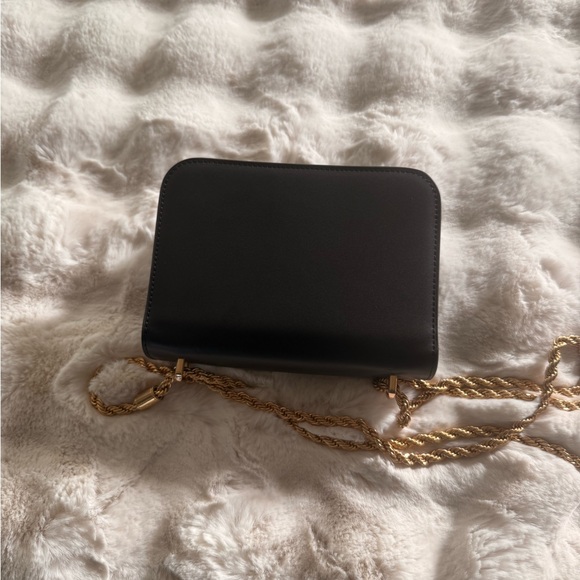 Tory Burch Black and Gold Crossbody Bag with Quilted Leather - Picture 14 of 15